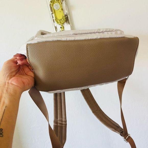 Laundry by Shelli Segal Los Angeles nylon and faux leather backpack bag carryall - Picture 2 of 10